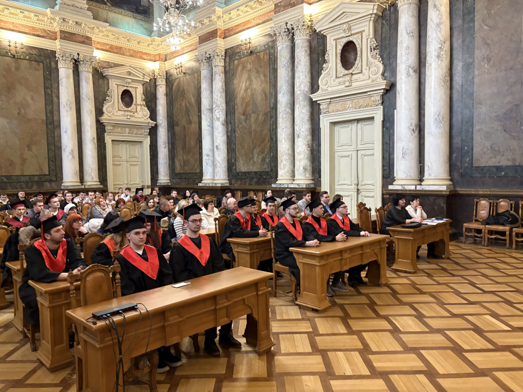 Фото із вручення дипломів