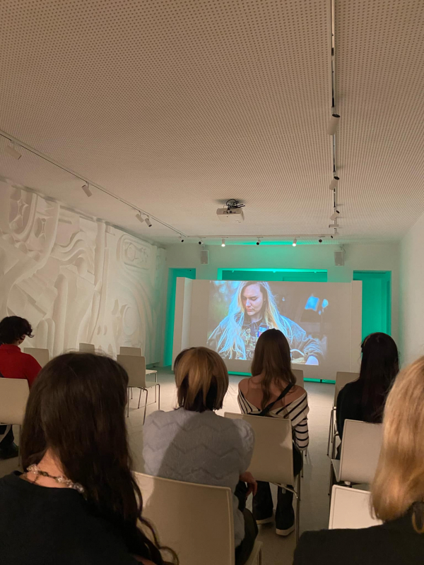 Фото із заходу