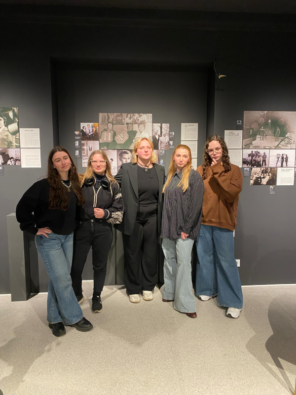 Фото із заходу