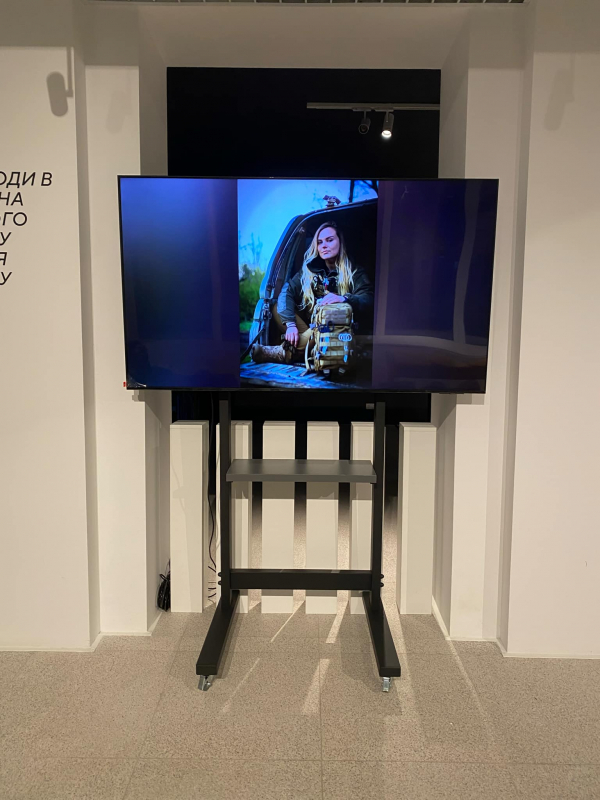 Фото із заходу