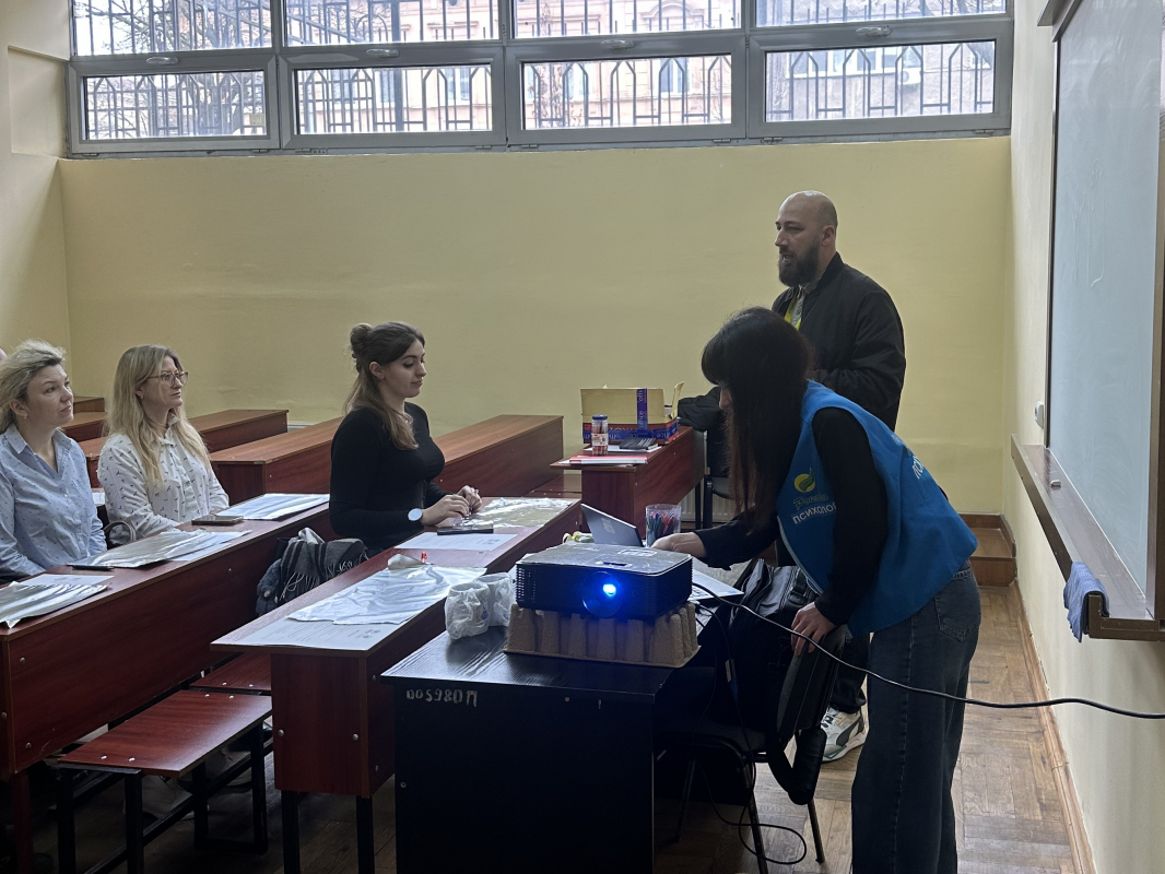 Фото із заходу