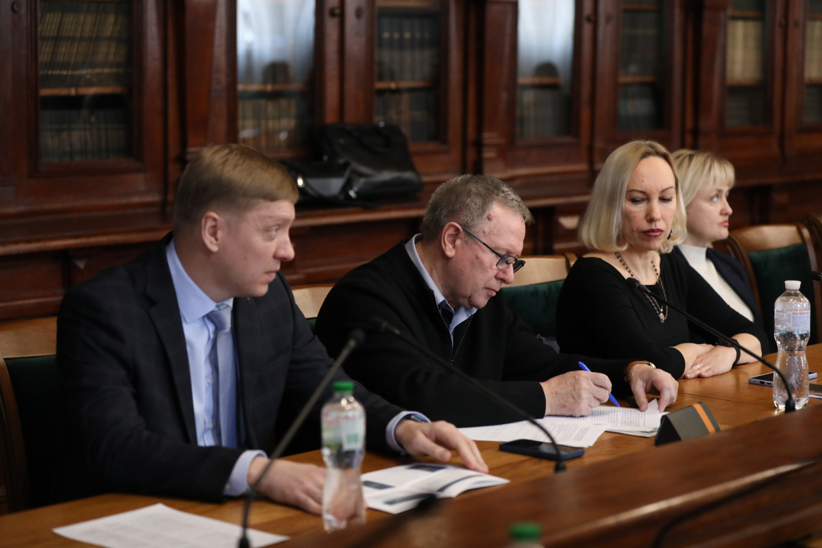 Фото із круглого столу