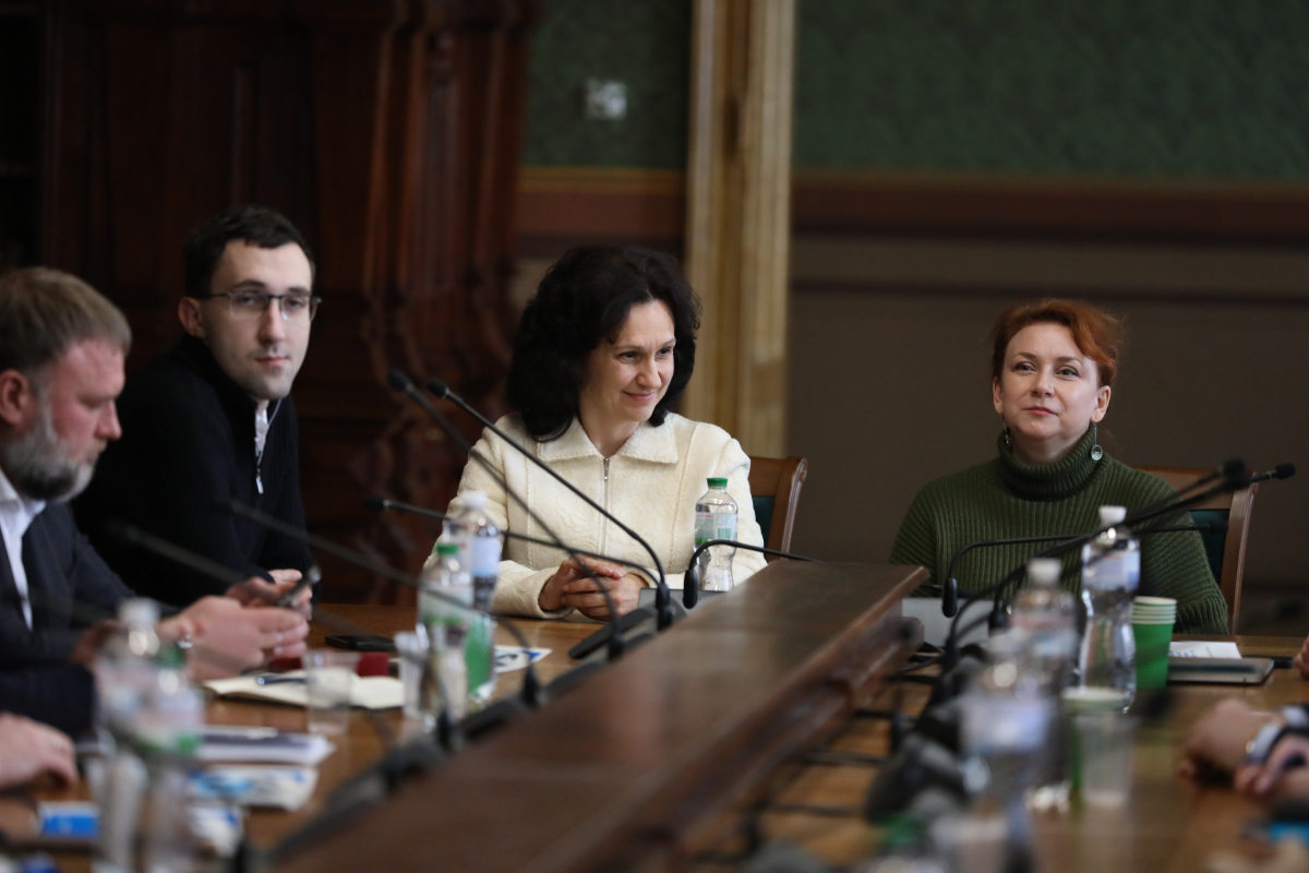 Фото із круглого столу