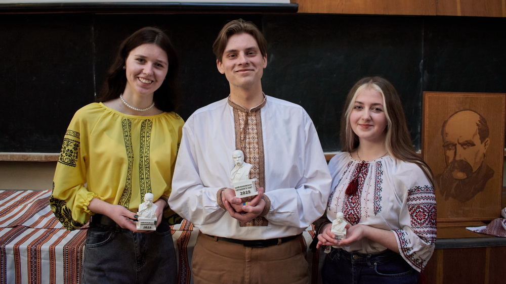 Фото із заходу