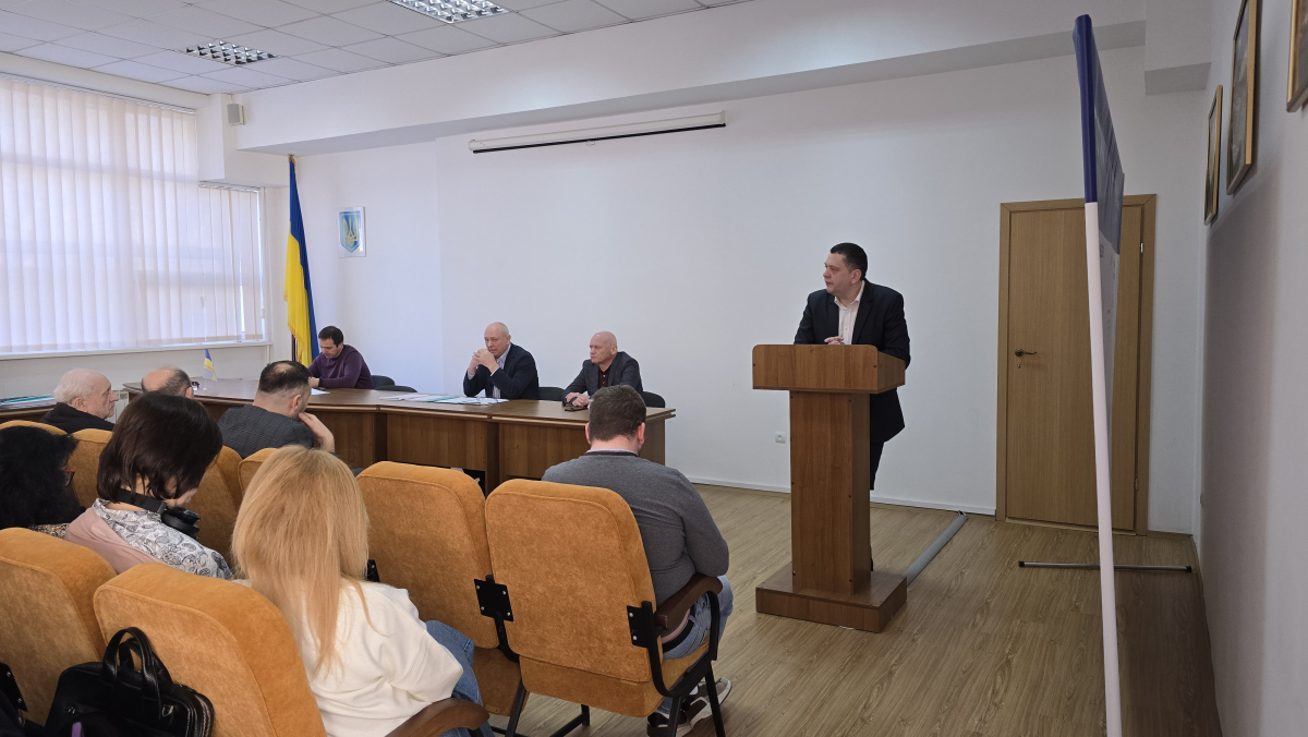 Фото із заходу