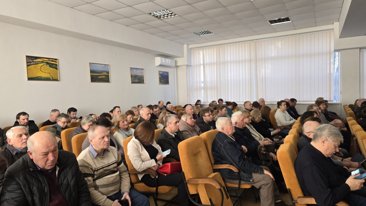 Фото із заходу