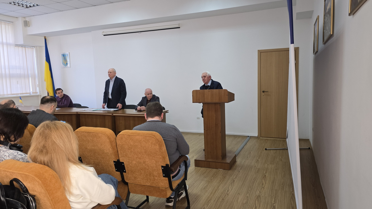 Фото із заходу