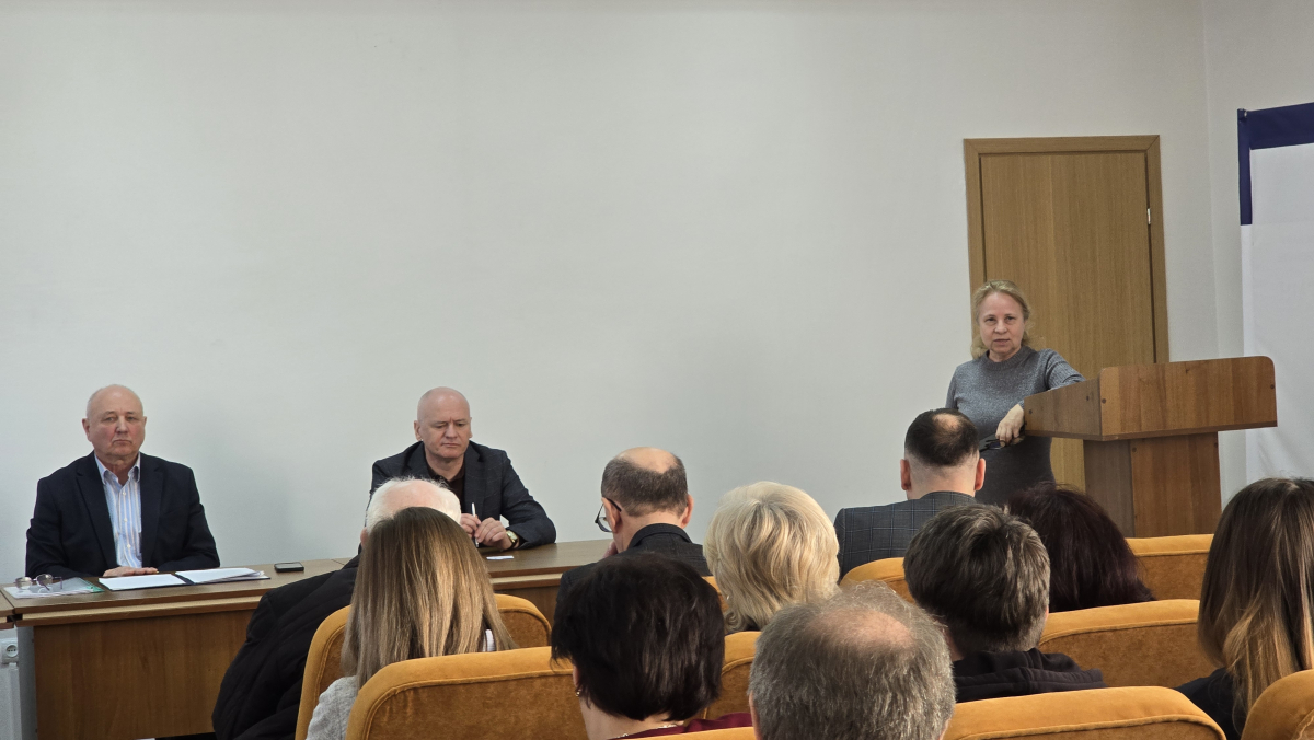 Фото із заходу