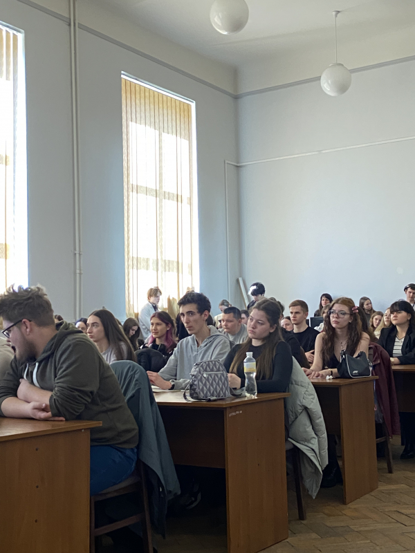 Фото із заходу