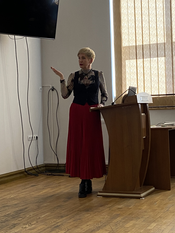 Фото із заходу