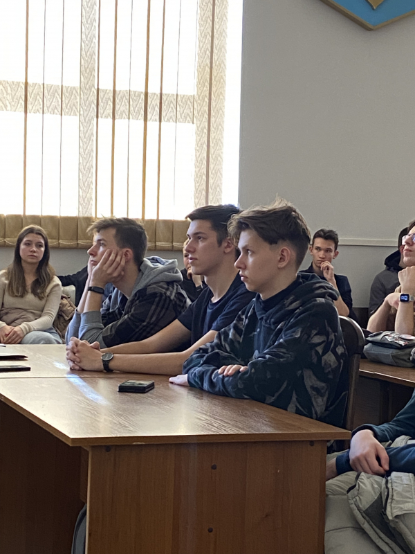 Фото із заходу