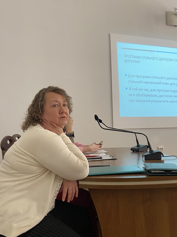 Фото із заходу