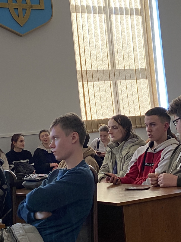 Фото із заходу