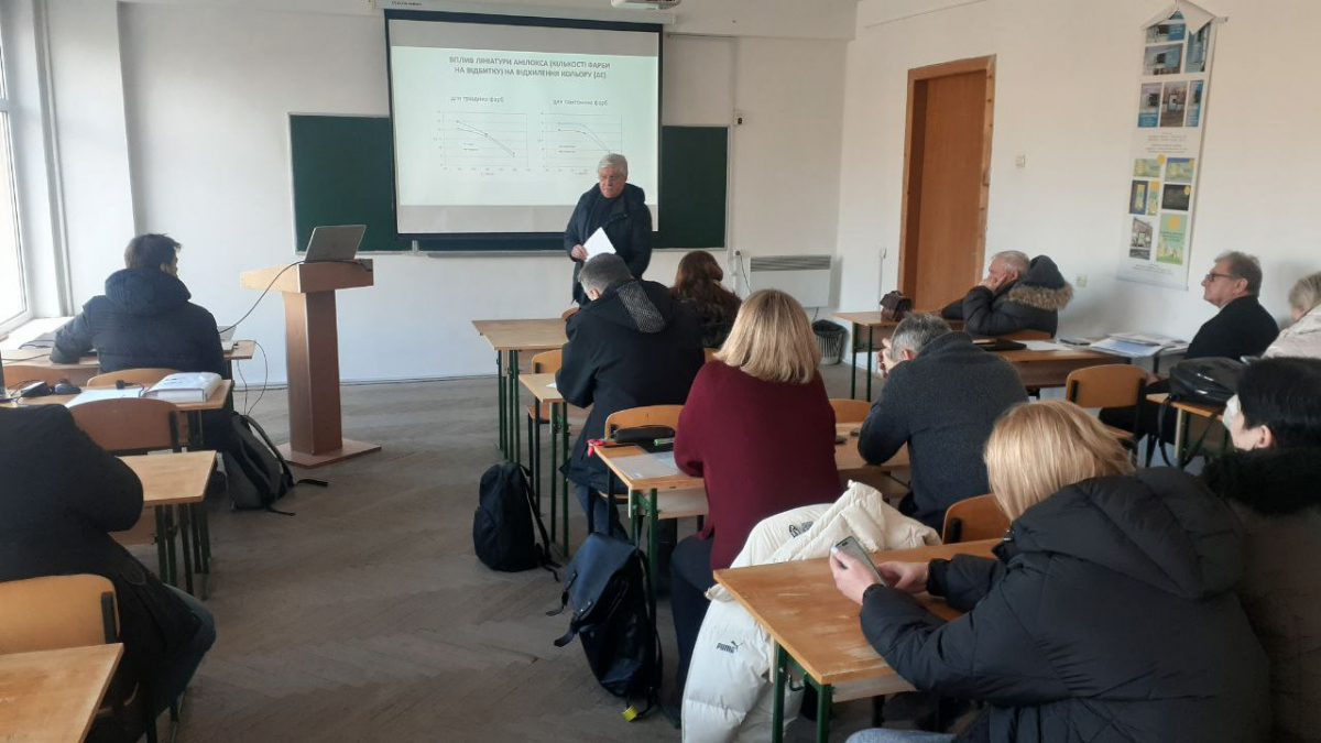 Фото із заходу