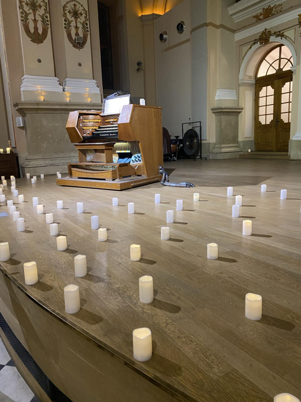 Фото із заходу