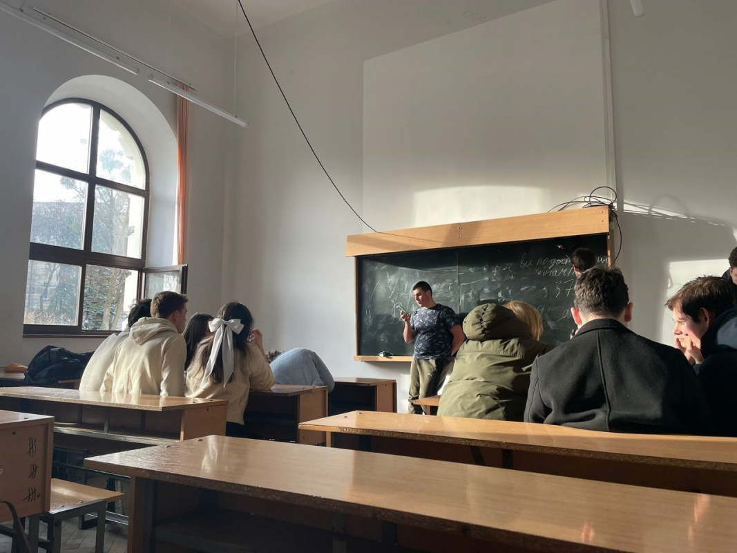 Фото із заходу