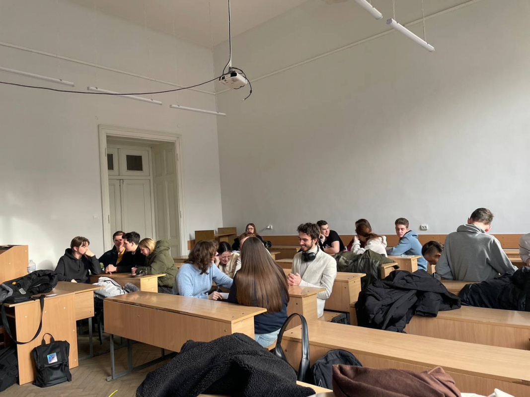 Фото із заходу