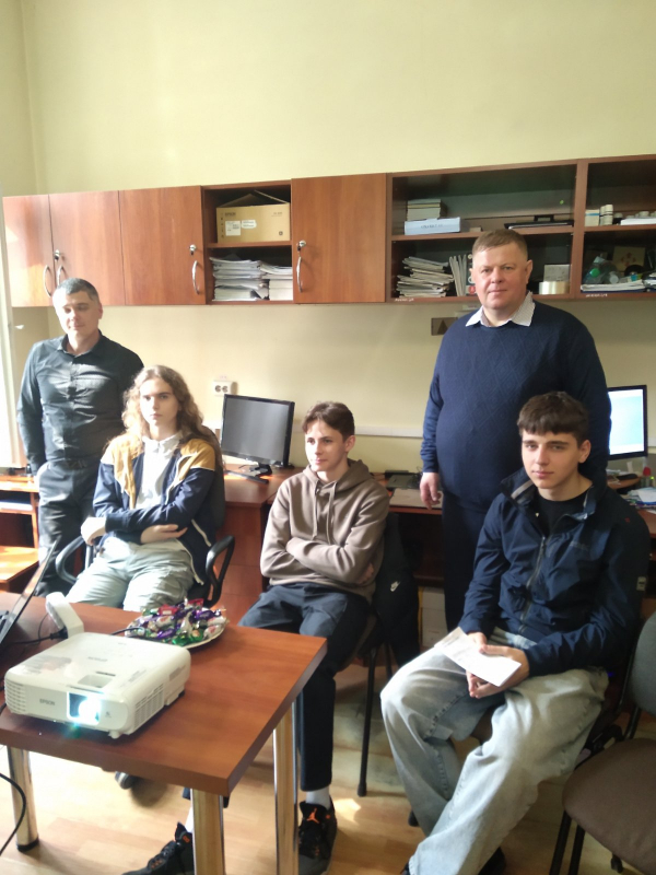 Фото із заходу