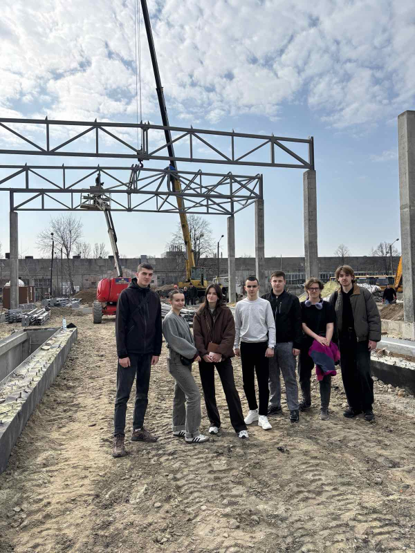 Фото з відвідин будівництва