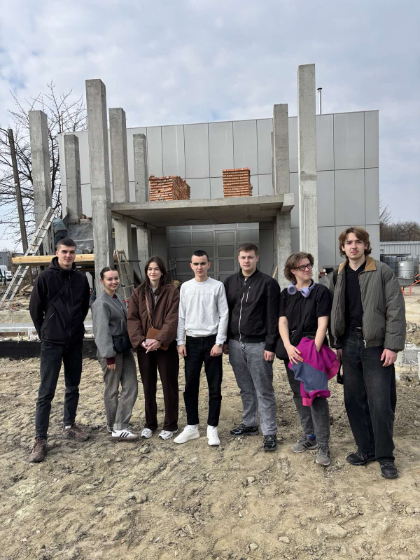 Фото з відвідин будівництва