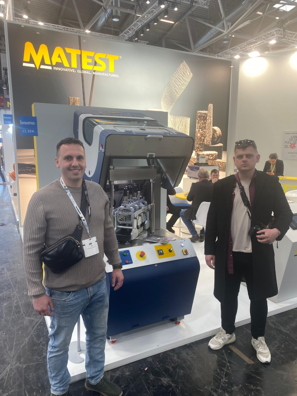 Фото з виставки у Німеччині