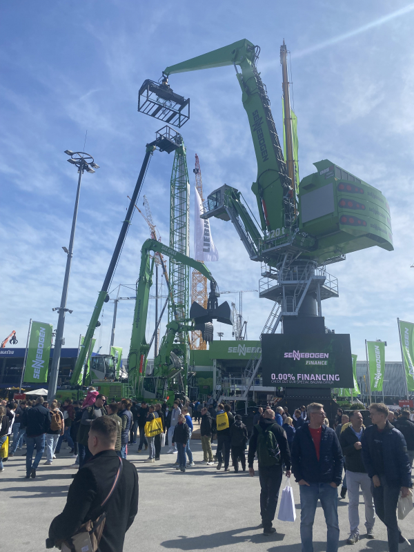 Фото з виставки у Німеччині