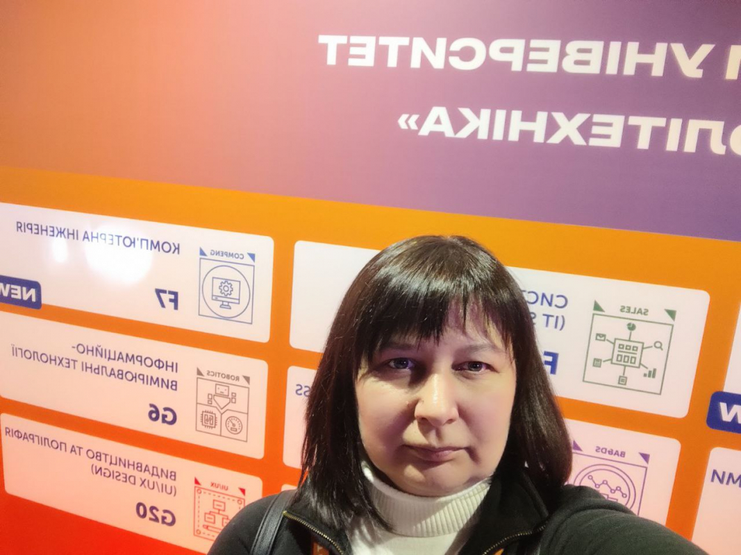 Фото із заходу