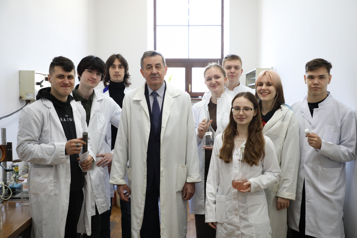 Студенти і викладачі кафедри ХТНР