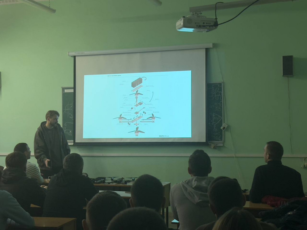 Фото із заходу