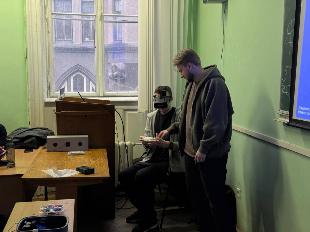 Фото із заходу