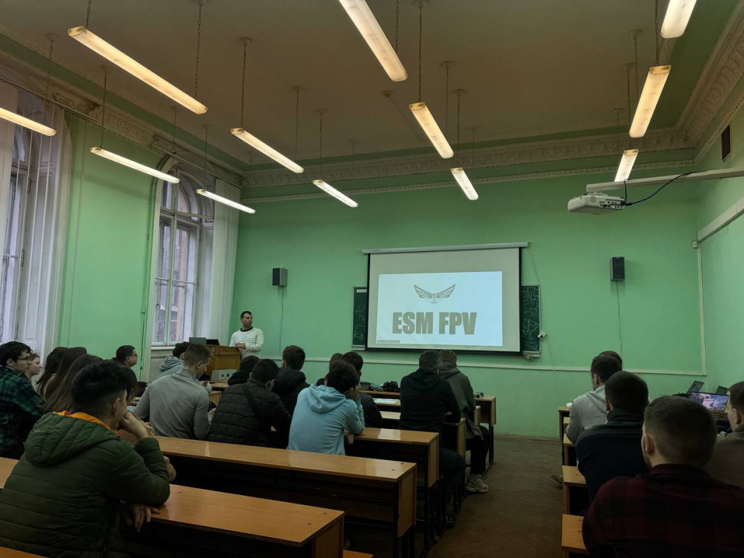 Фото із заходу