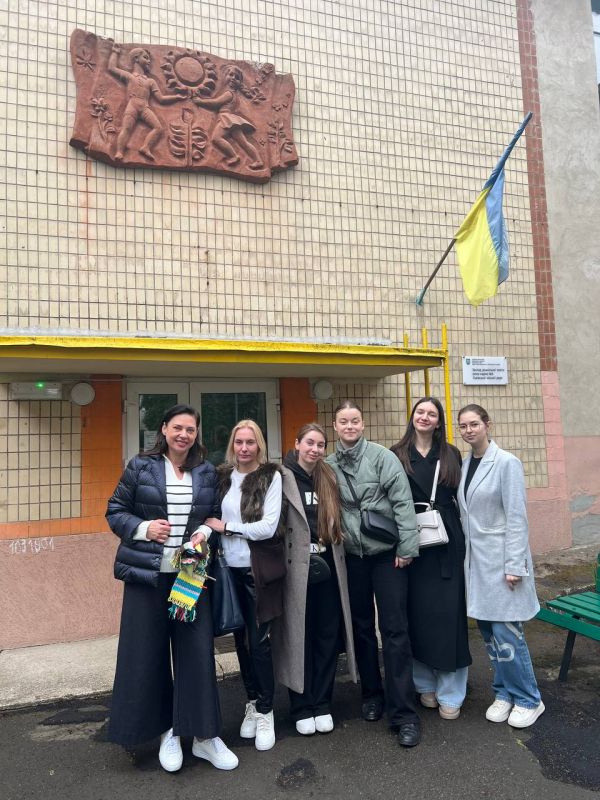 Фото із заходу