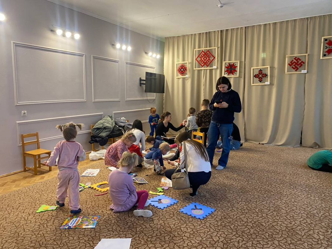 Фото із заходу