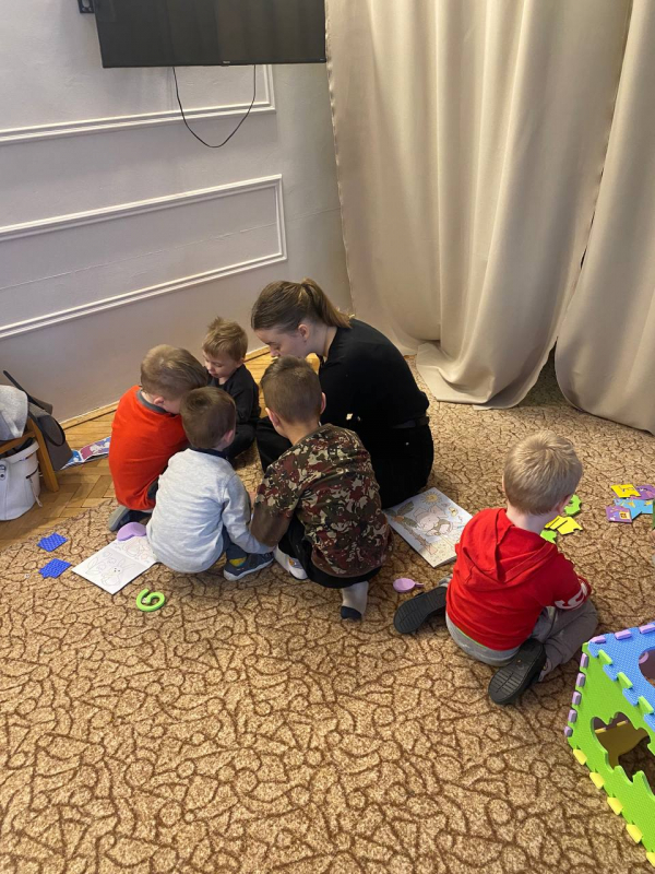 Фото із заходу