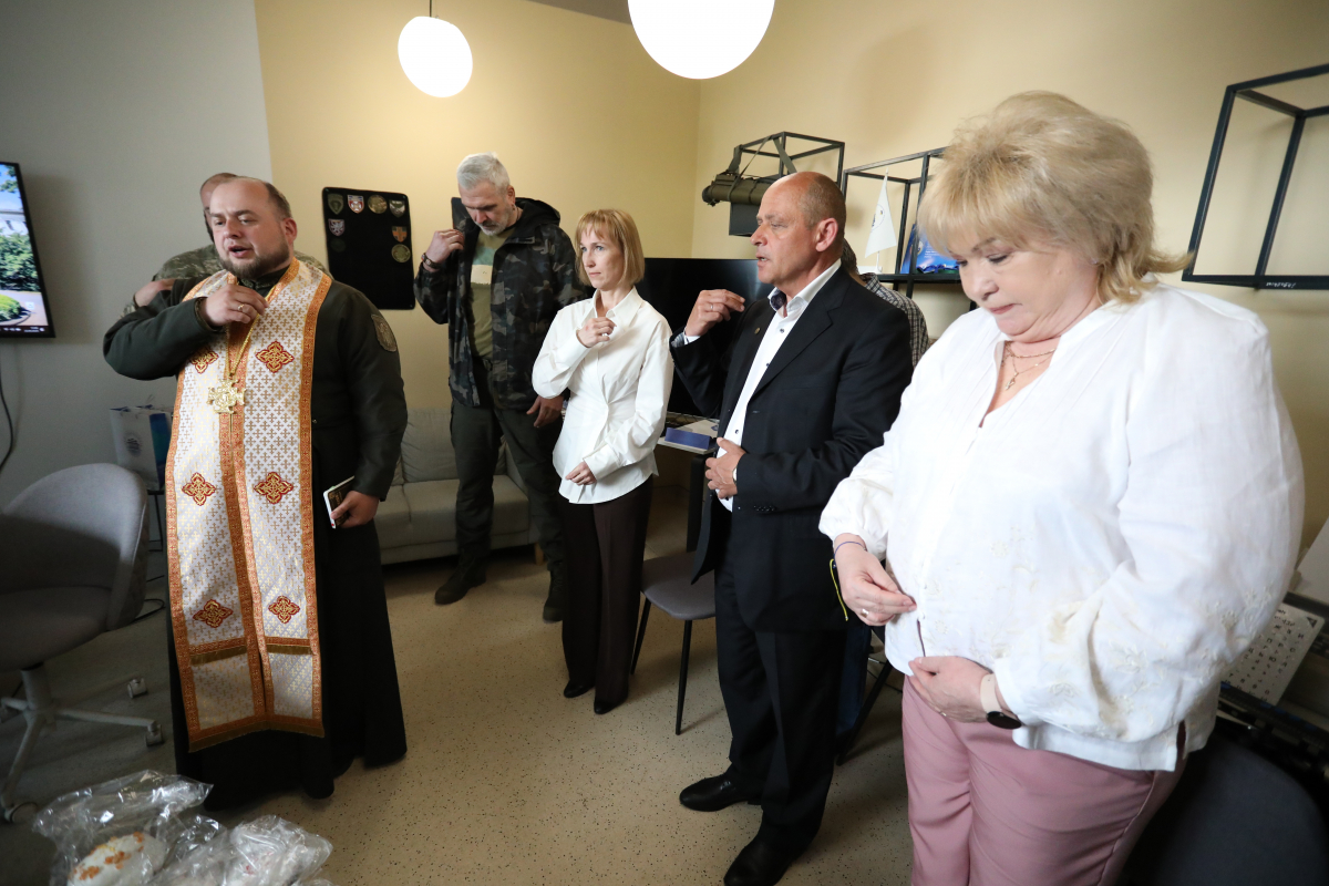 Фото із заходу