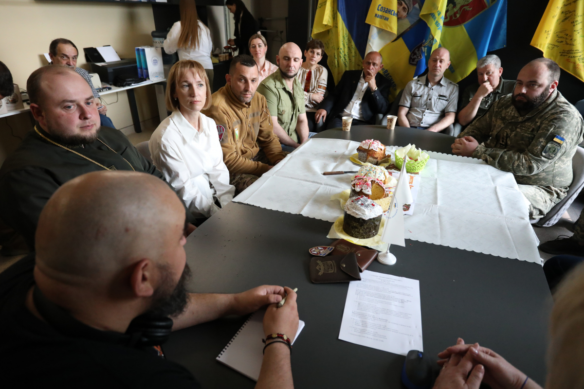 Фото із заходу