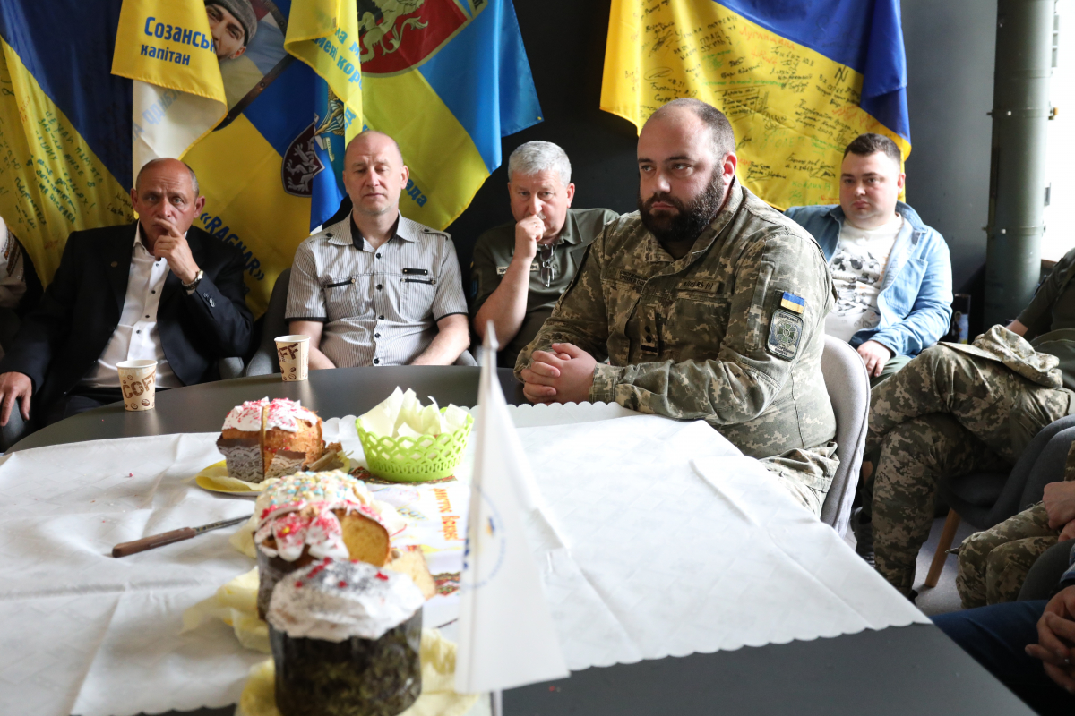 Фото із заходу