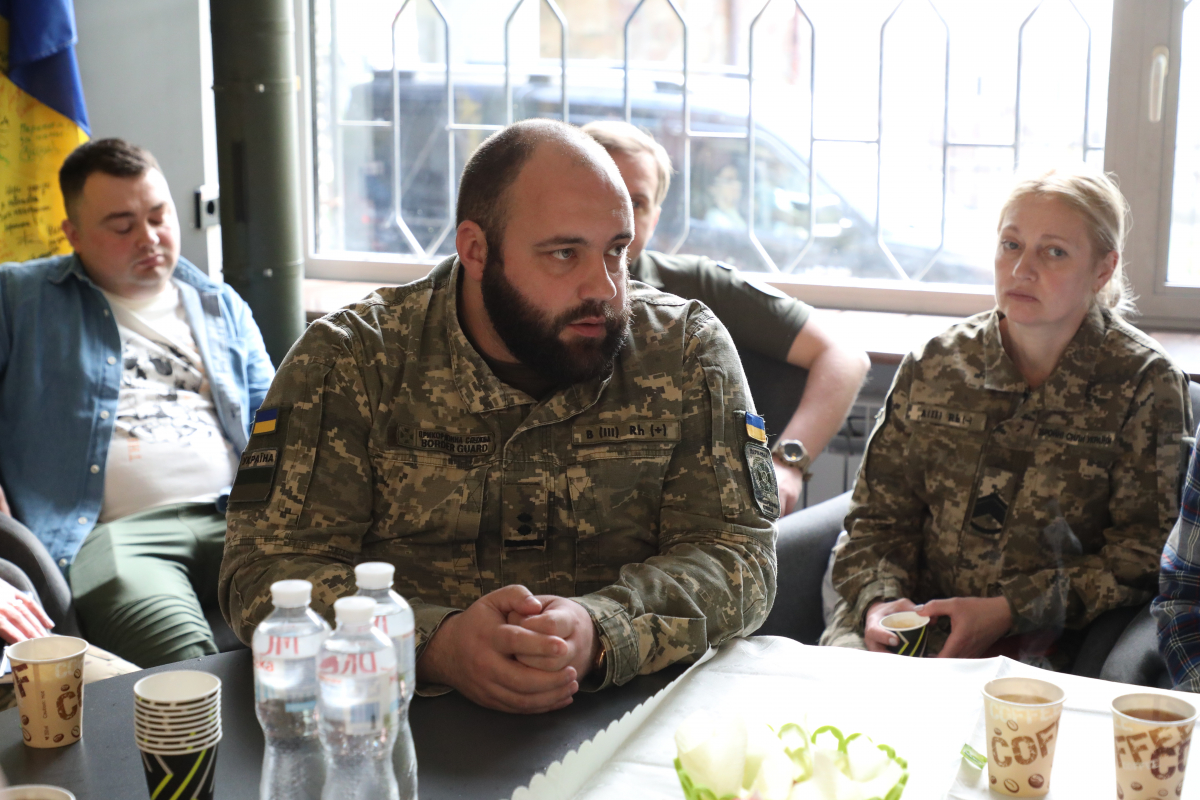 Фото із заходу