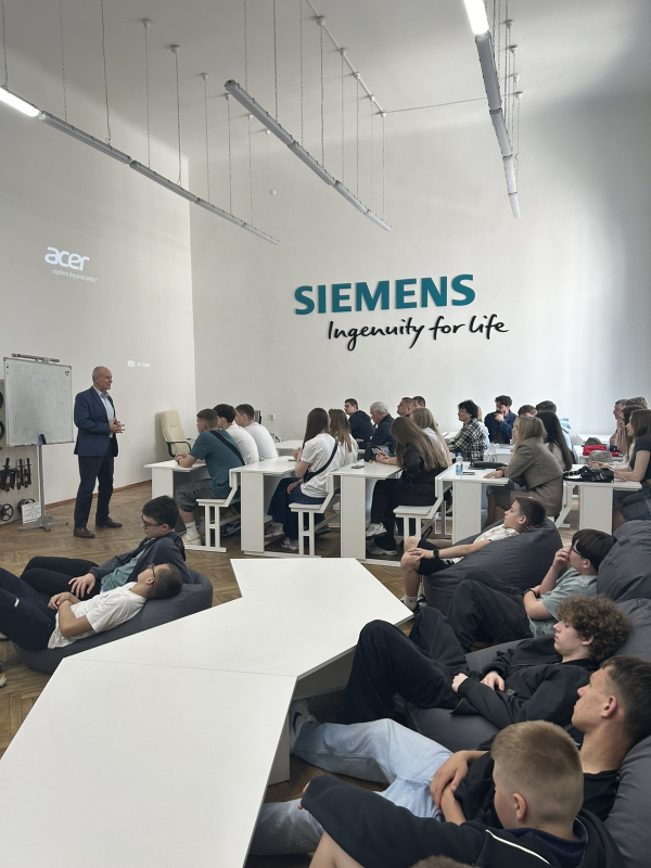 Фото із Дня відкритих дверей