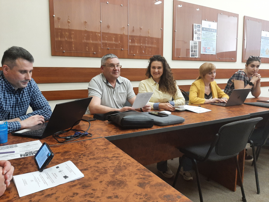 Фото із круглого столу