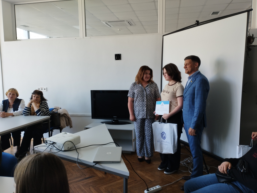 Фото з нагородження переможців конкурсу