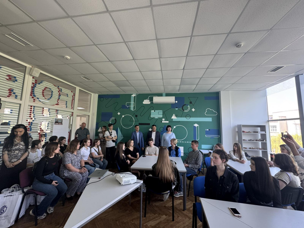 Фото з нагородження переможців конкурсу