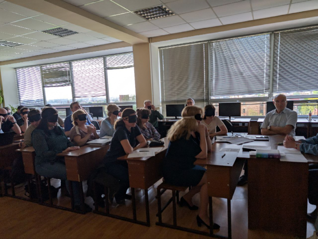 Фото із заходу