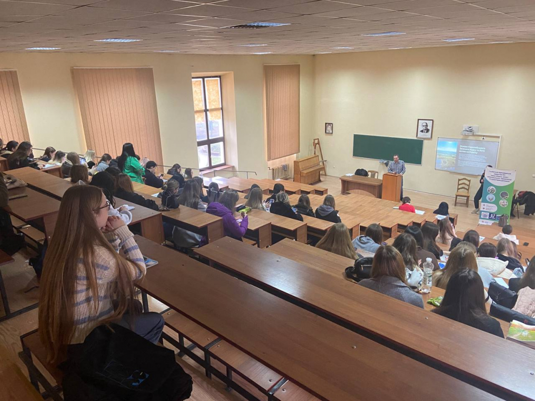 Фото із засідання клубу