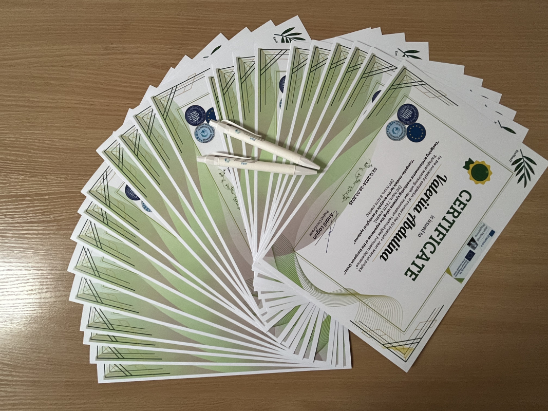 Фото із вручення сертифікатів