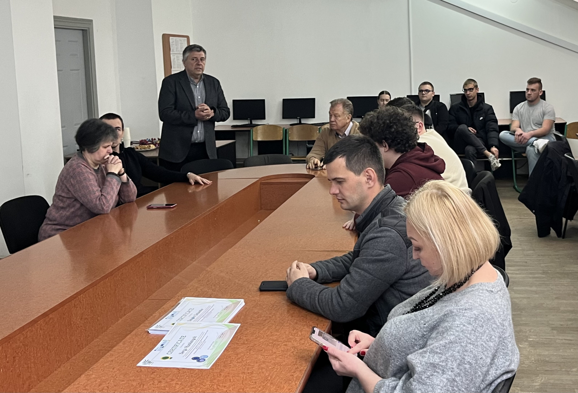 Фото із вручення сертифікатів