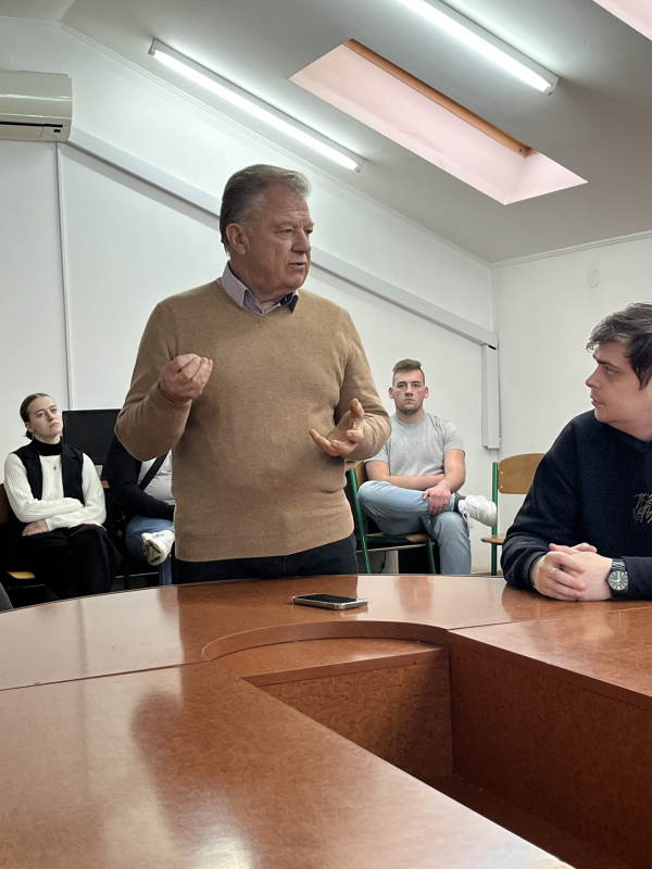 Фото із вручення сертифікатів