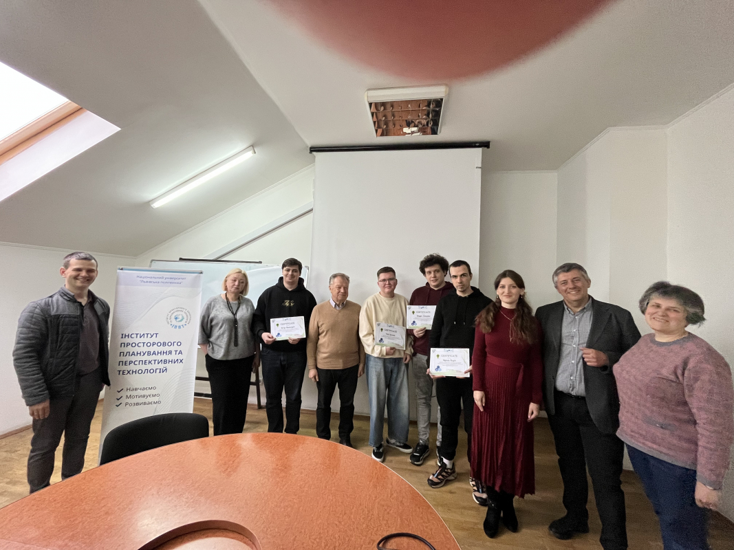 Фото із вручення сертифікатів