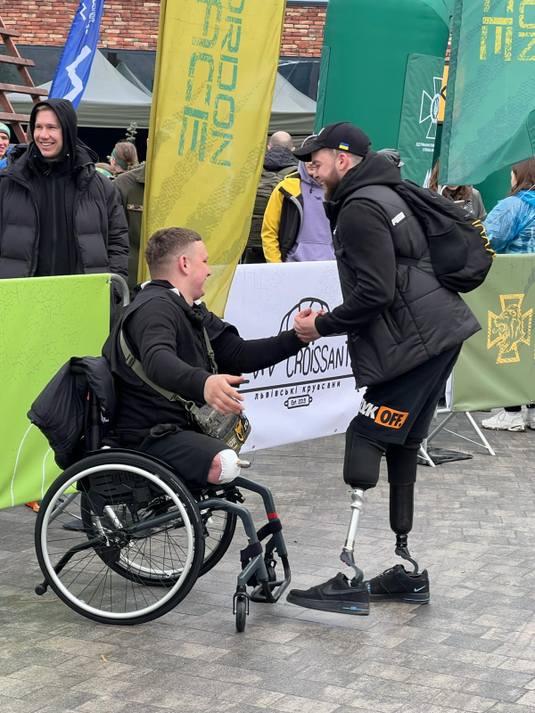 Фото із заходу