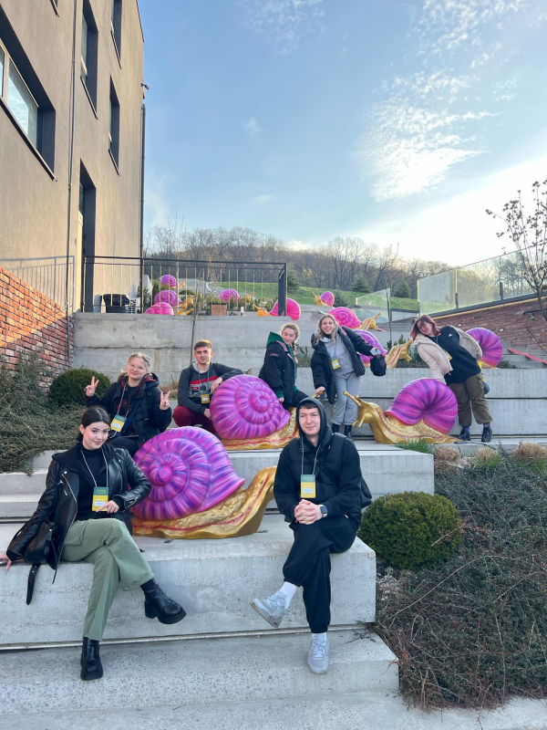 Фото із заходу